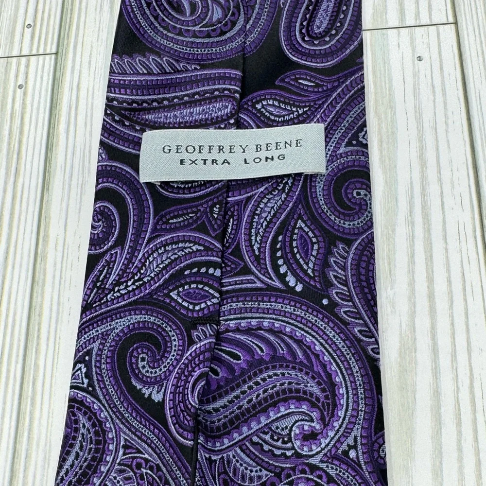 Geoffrey‎ Beene 100% Silk Purple Paisley Tie Charisma Event Office